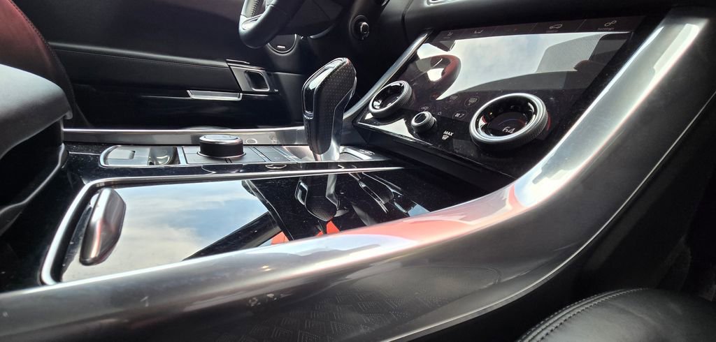 Used 2020 Land Rover Range Rover Sport SVR image 29