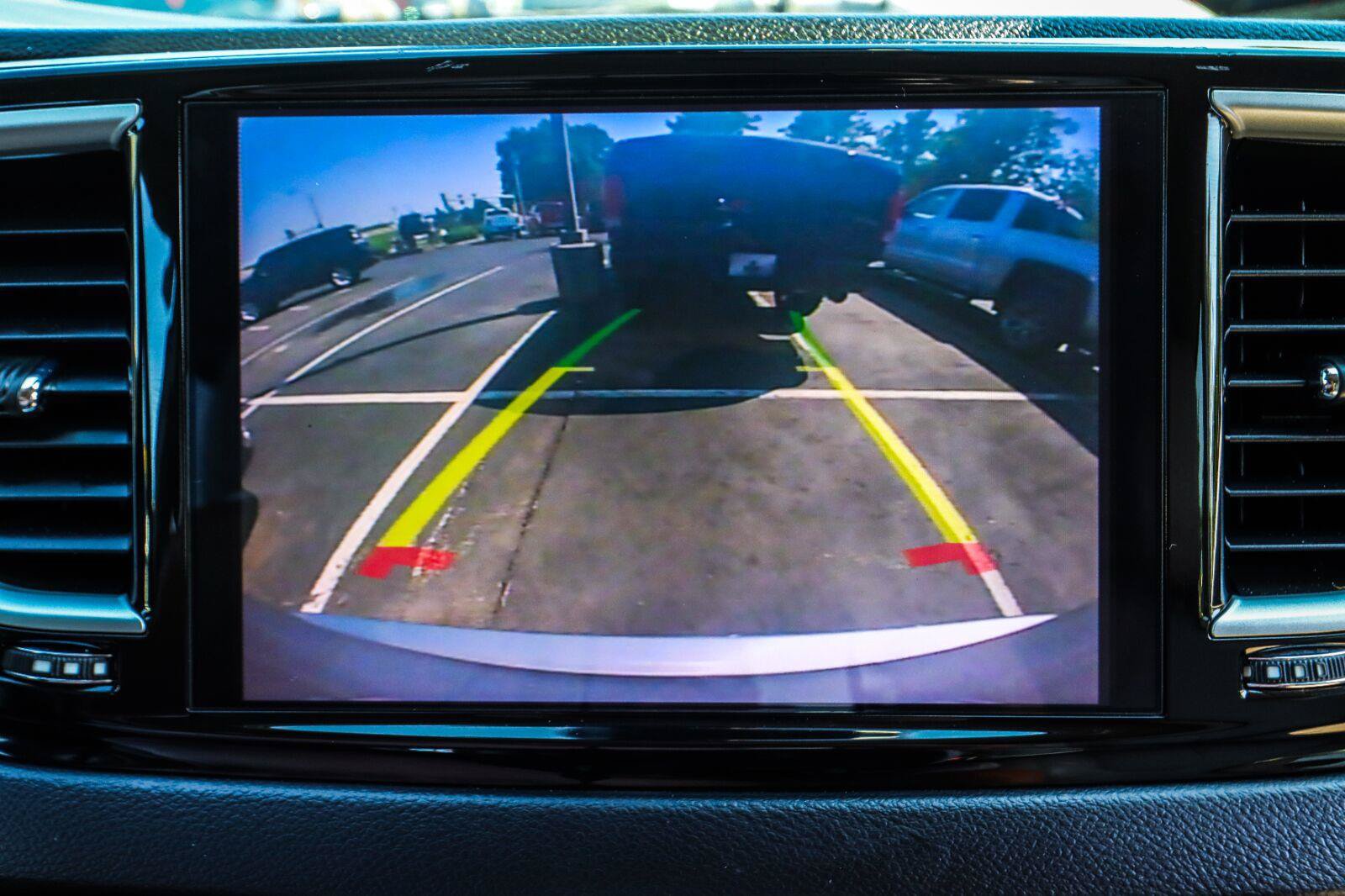 Used 2021 Chrysler Pacifica Touring-L FWD image 8