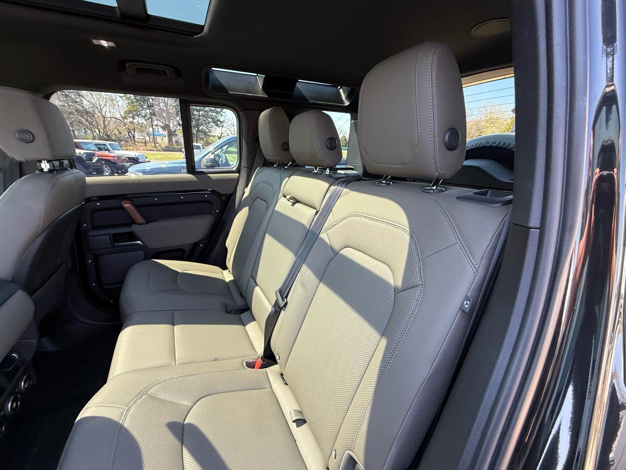 Used 2023 Land Rover Defender 110 X image 28