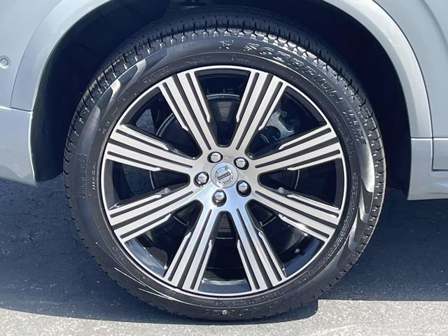 Used 2025 Volvo XC90 T8 Plus w/ Protection Package Premier AWD/4WD image 11