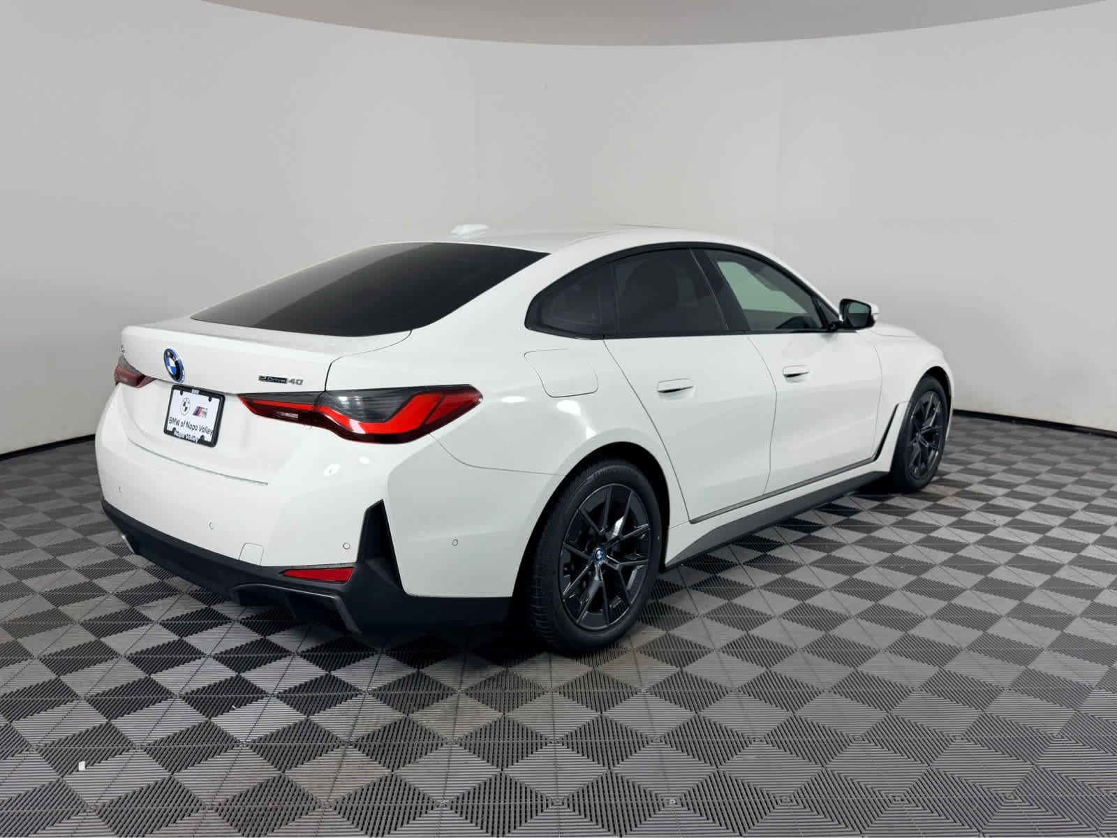 Used 2023 BMW i4 eDrive40 w/ Premium Package RWD image 3