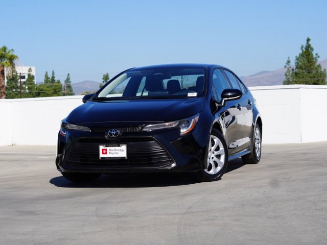 Certified 2025 Toyota Corolla LE FWD image 4