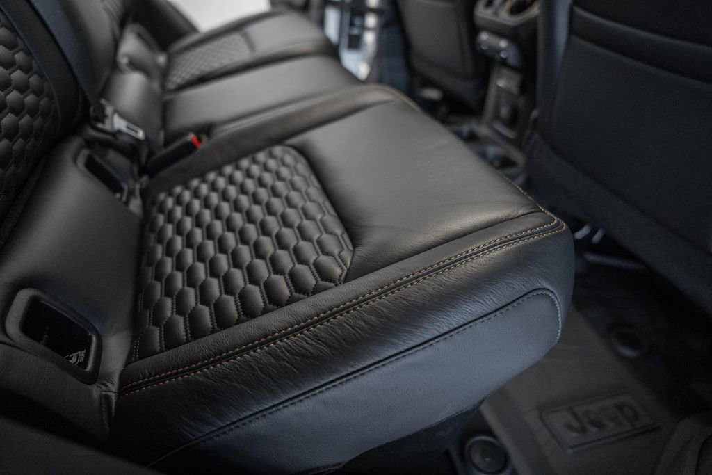 New 2025 Jeep Gladiator Sport image 28