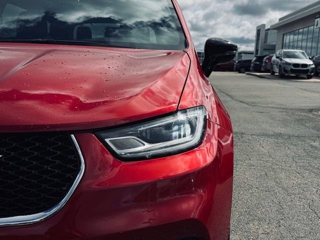 Used 2025 Chrysler Pacifica Select FWD image 3