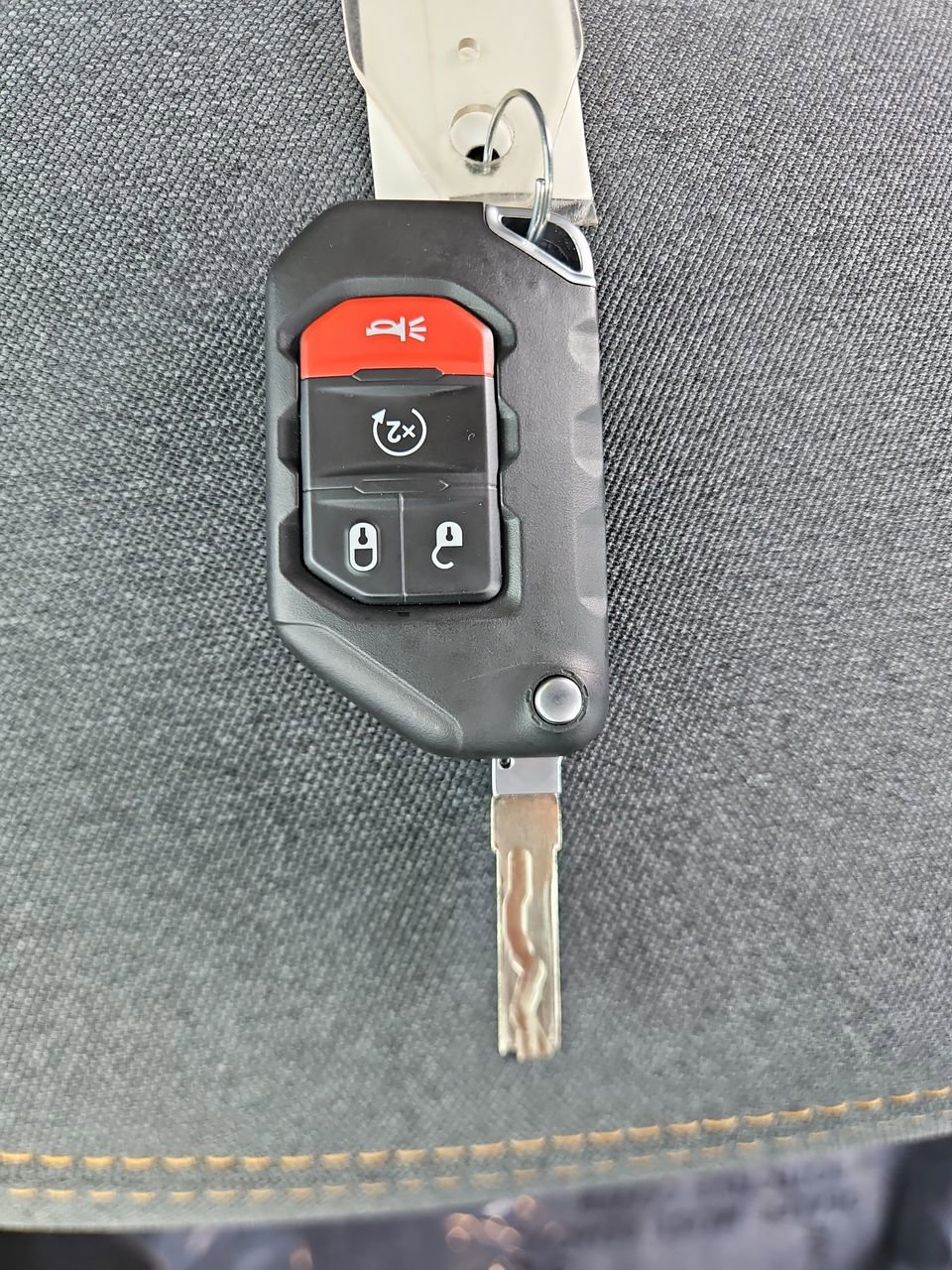 New 2025 Jeep Gladiator Sport image 31