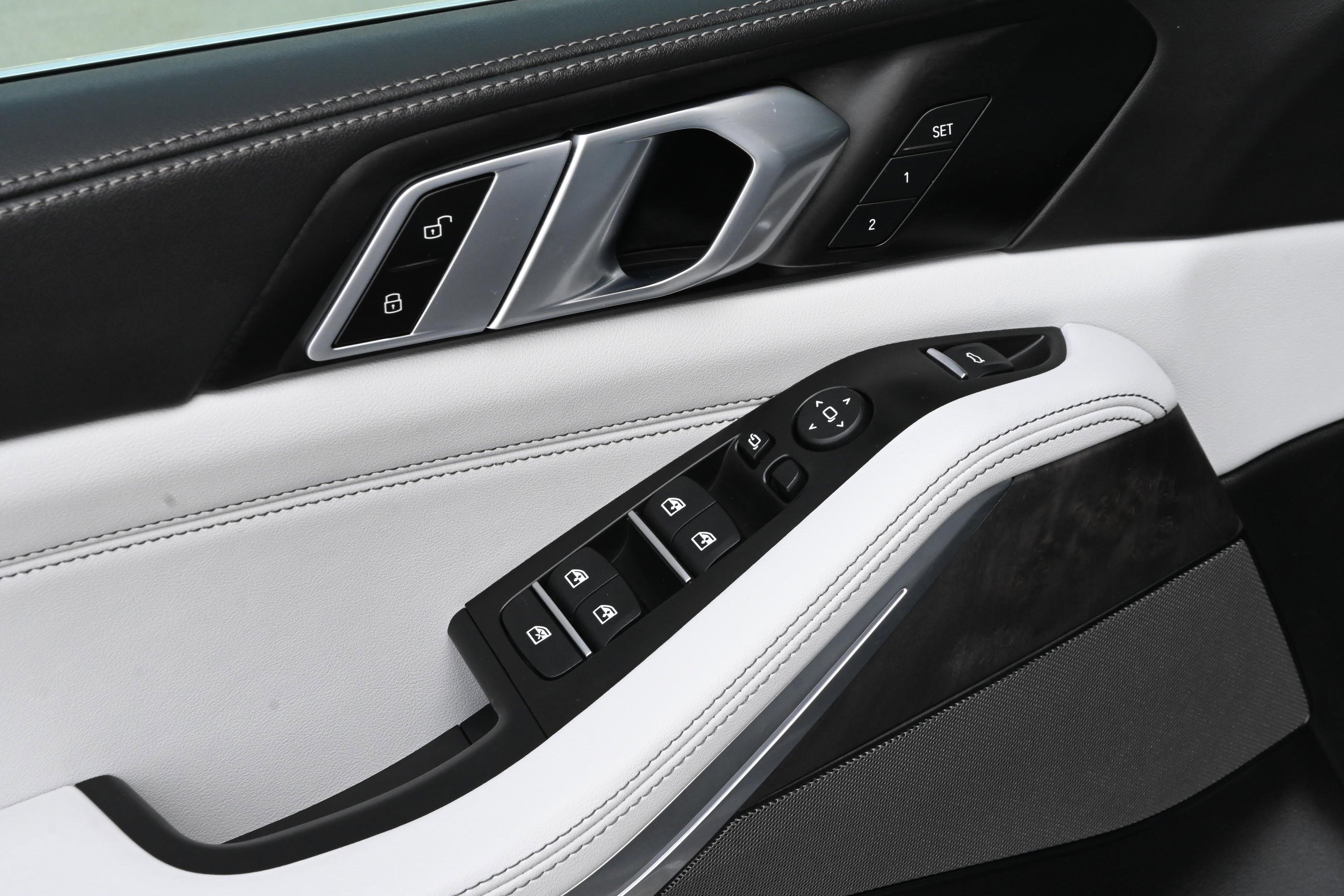 Used 2026 BMW X5 xDrive40i w/ Premium Package image 26