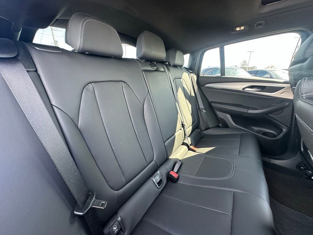 Certified 2025 BMW X4 xDrive30i image 27