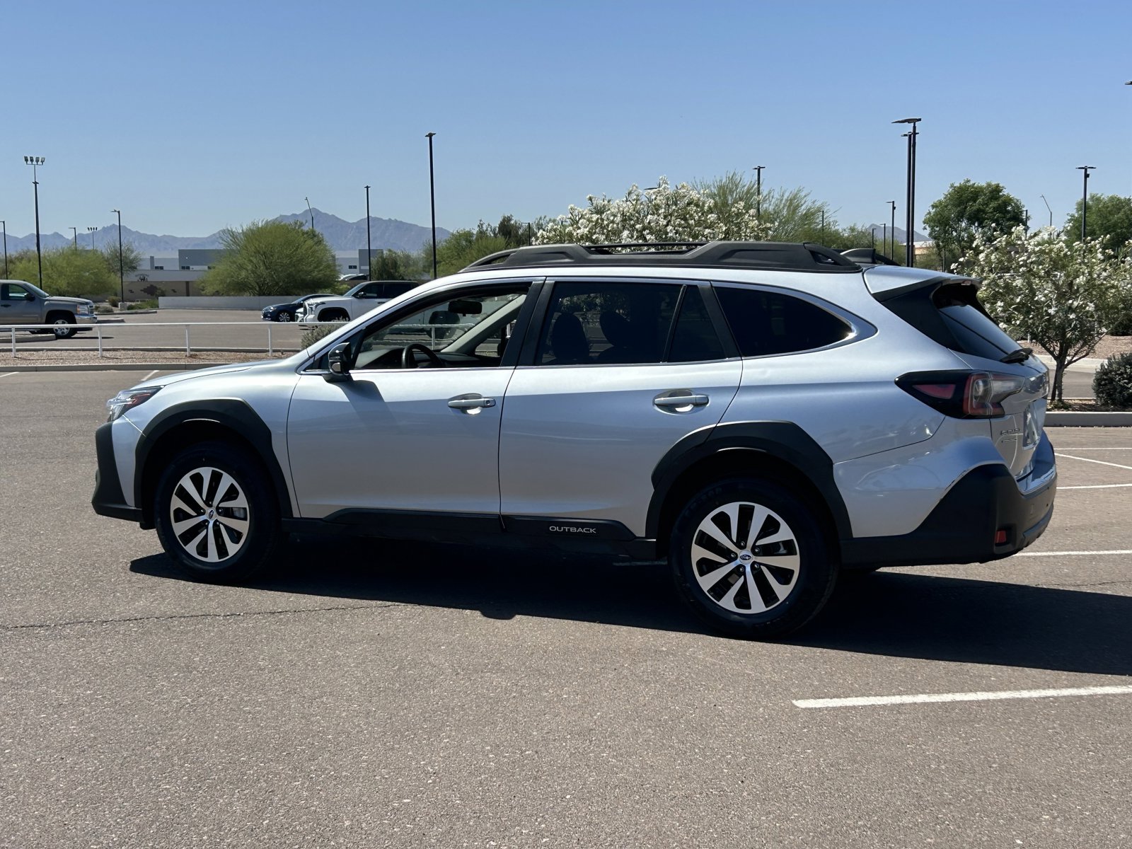 Used 2025 Subaru Outback Premium image 3