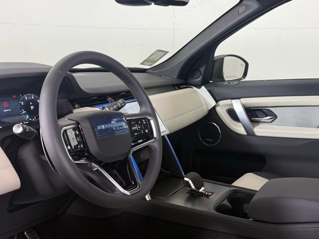 New 2025 Land Rover Discovery Sport Dynamic SE image 5