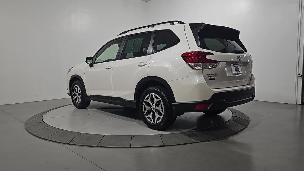 Certified 2024 Subaru Forester Premium AWD/4WD image 2