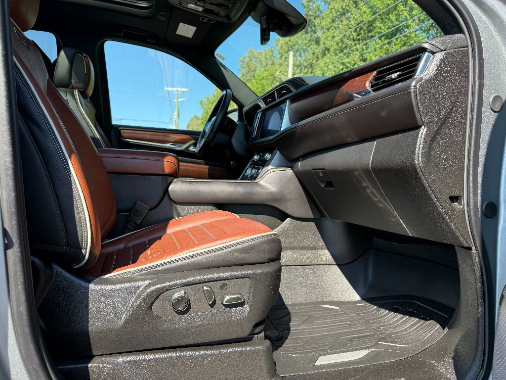 Used 2024 GMC Yukon Denali Ultimate image 32