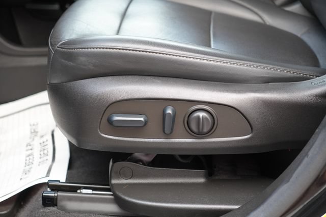 Used 2023 GMC Acadia SLT FWD image 12