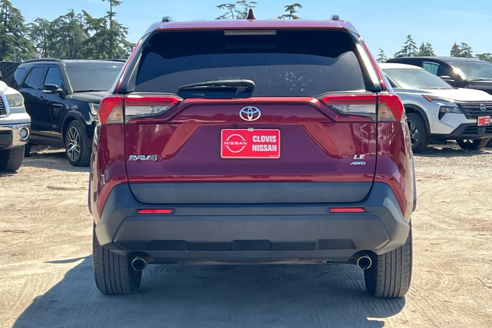Used 2021 Toyota RAV4 LE image 8