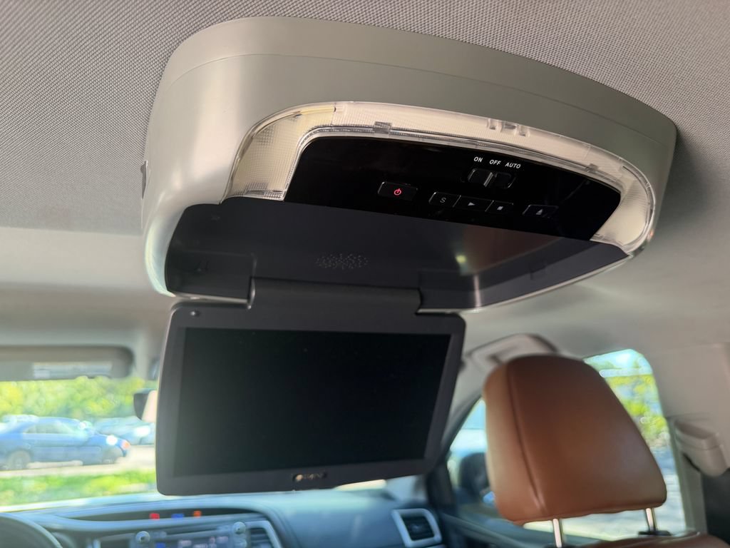 Used 2018 Toyota Highlander Limited FWD image 18