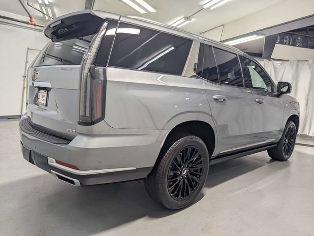 Used 2026 Cadillac Escalade Luxury image 3