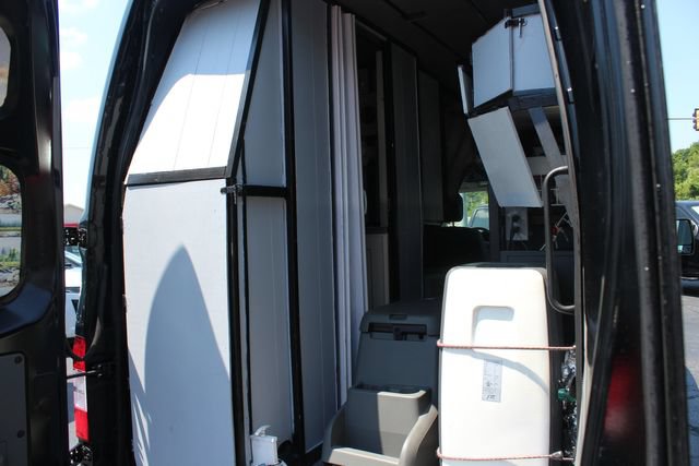 Used 2019 Nissan NV 3500 SL w/ Navigation Package RWD image 18