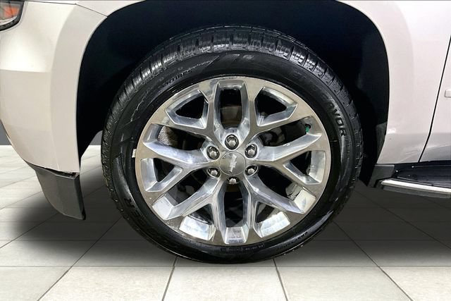 Used 2018 Chevrolet Suburban Premier AWD/4WD image 9