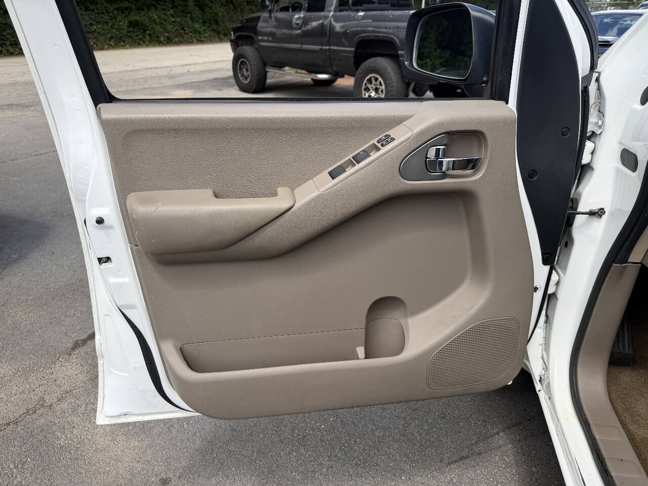 Used 2011 Nissan Frontier SV AWD/4WD image 19