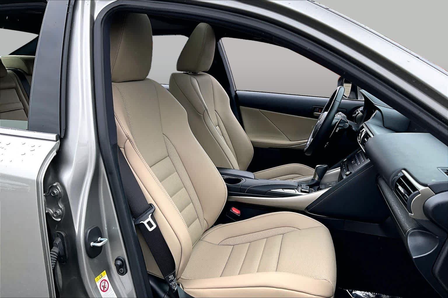 Used 2019 Lexus IS 300 F Sport w/ F Sport Package AWD/4WD image 9