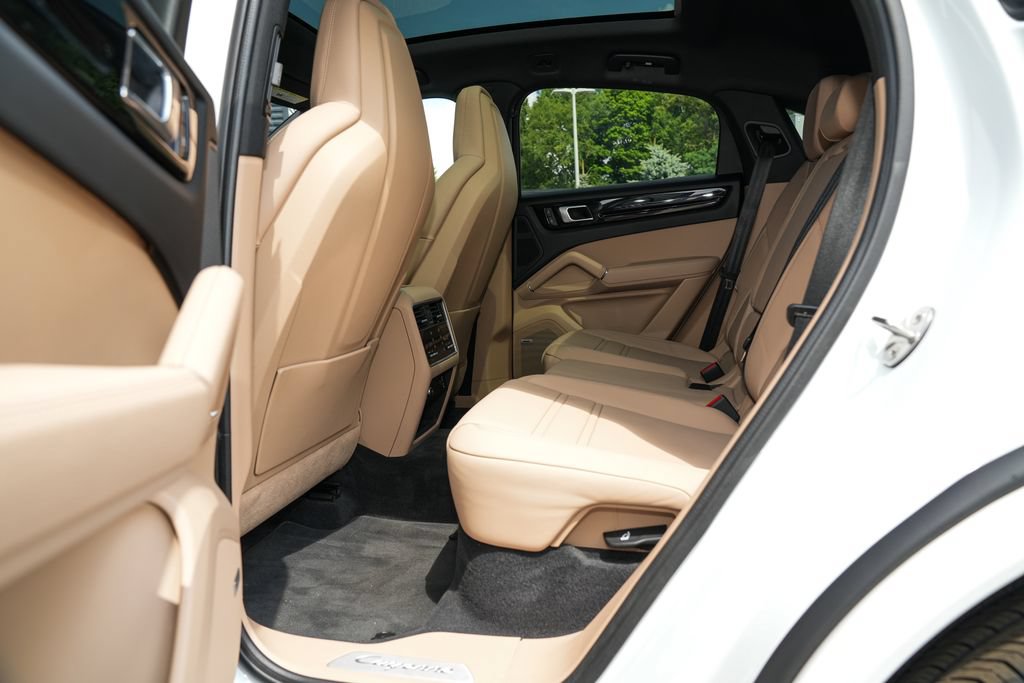 Certified 2022 Porsche Cayenne Coupe AWD/4WD image 31