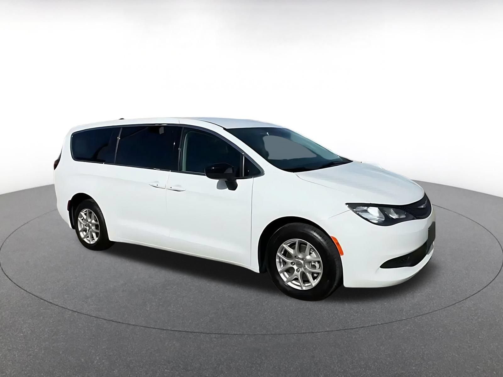 Used 2024 Chrysler Voyager LX FWD image 2