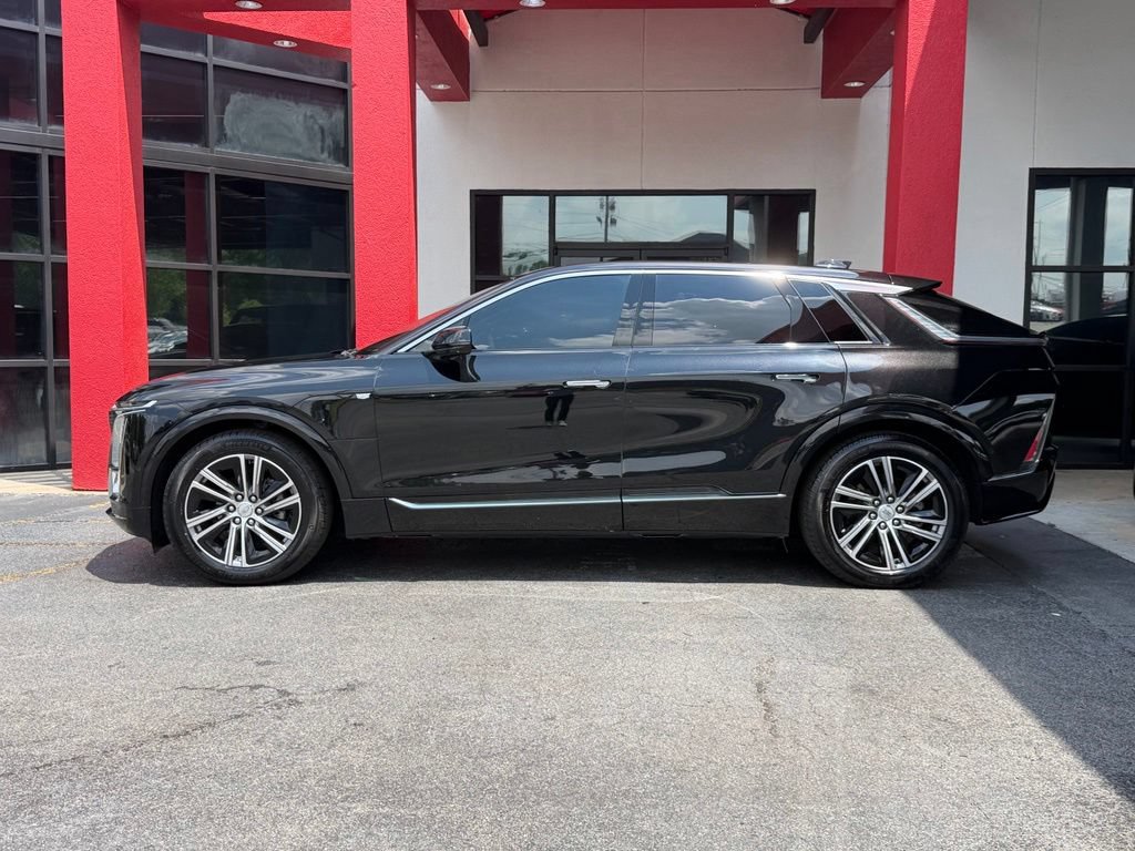 Used 2024 Cadillac Lyriq Luxury AWD/4WD image 5