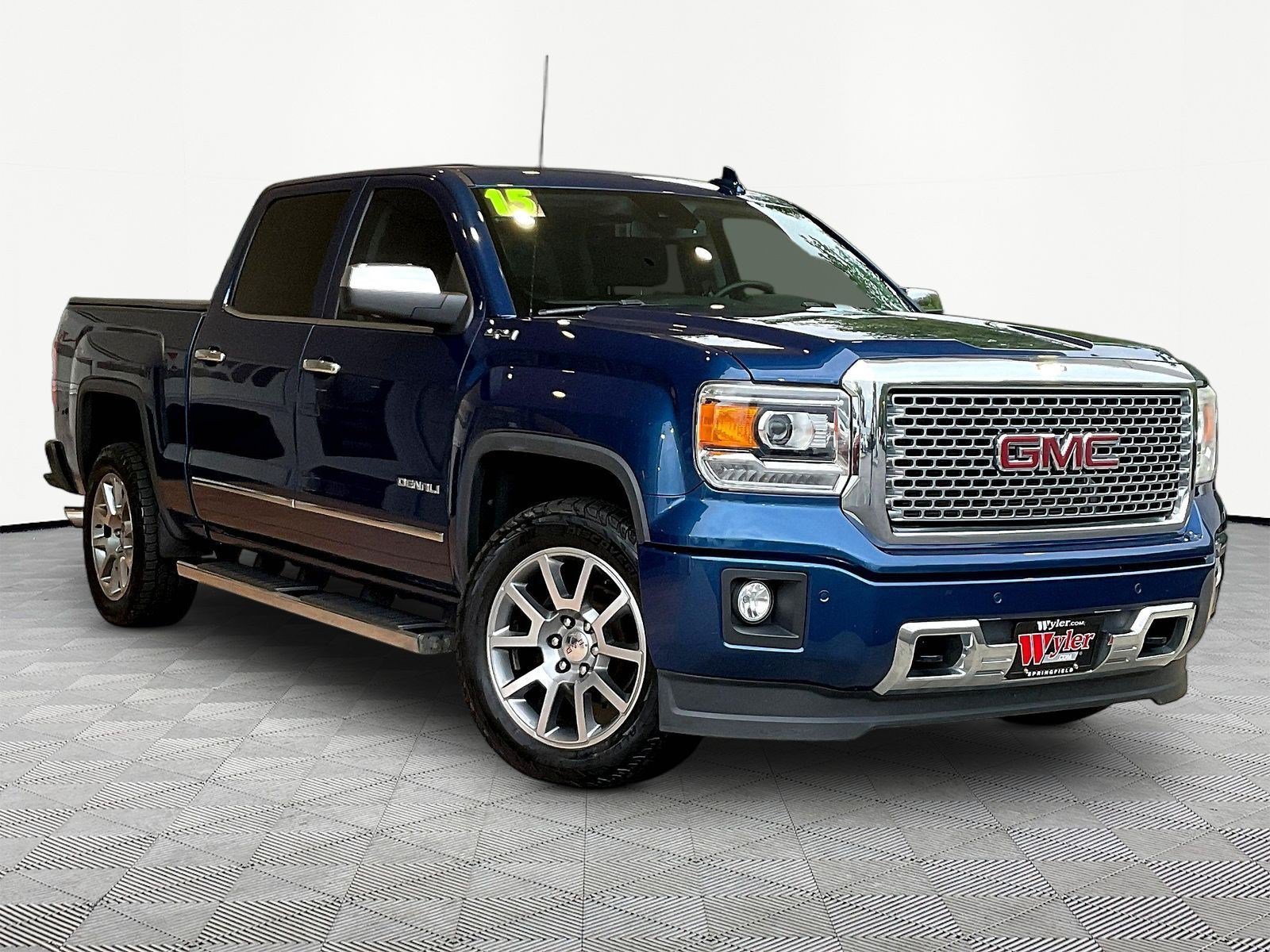 Used 2015 GMC Sierra 1500 Denali w/ Driver Alert Package AWD/4WD image 3