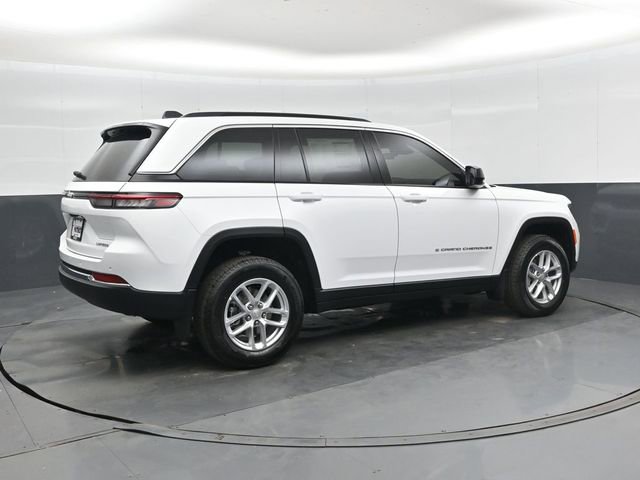 New 2025 Jeep Grand Cherokee Laredo image 3