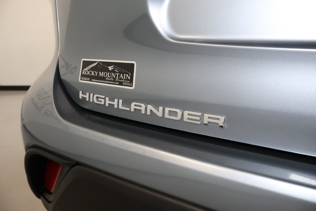 Used 2021 Toyota Highlander XLE AWD/4WD image 10