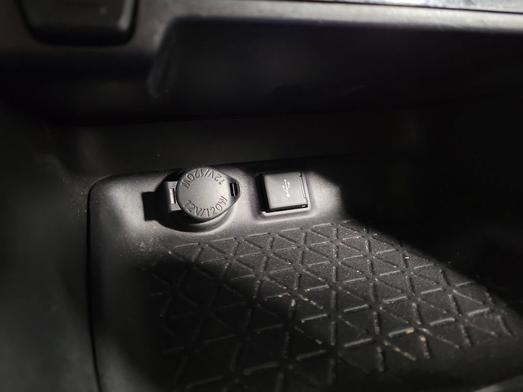 Used 2021 Toyota RAV4 LE image 16