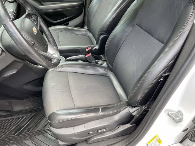 Used 2018 Chevrolet Trax LT w/ Sun & Sound Package AWD/4WD image 15