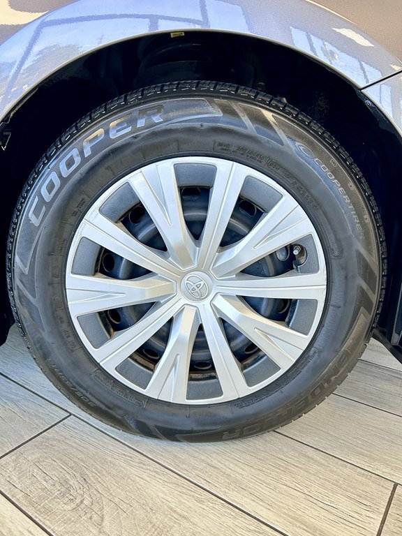 Used 2019 Toyota Camry L image 19