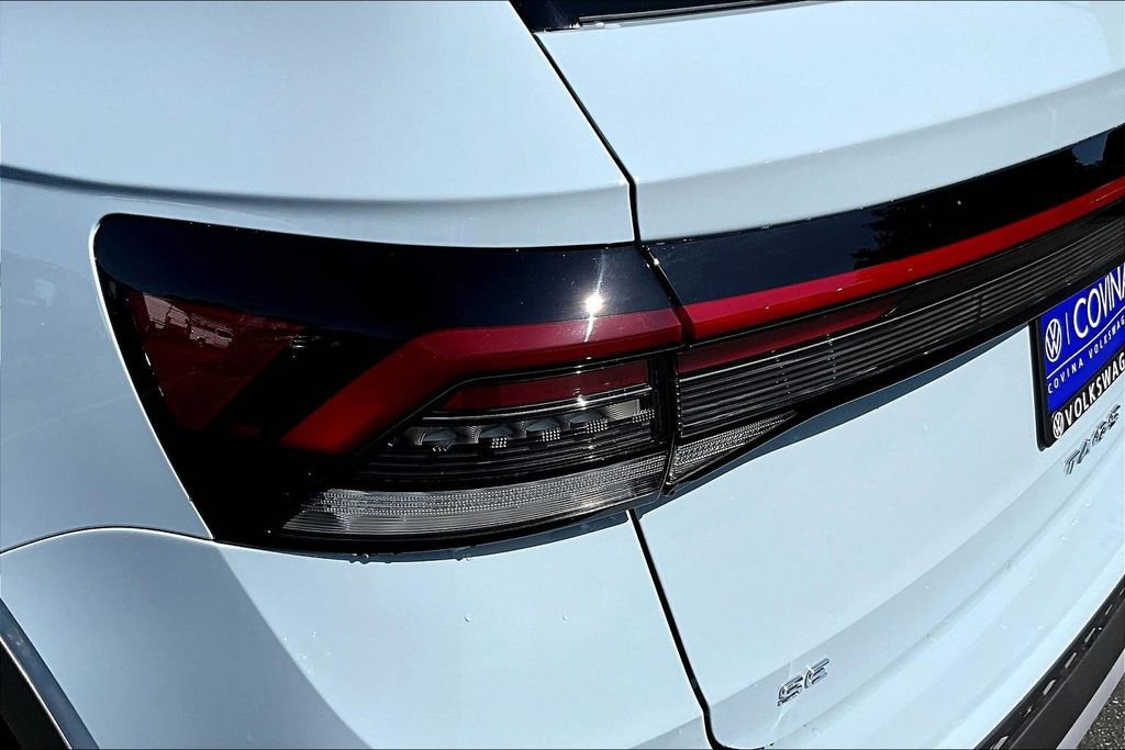 New 2026 Volkswagen Taos SE image 23