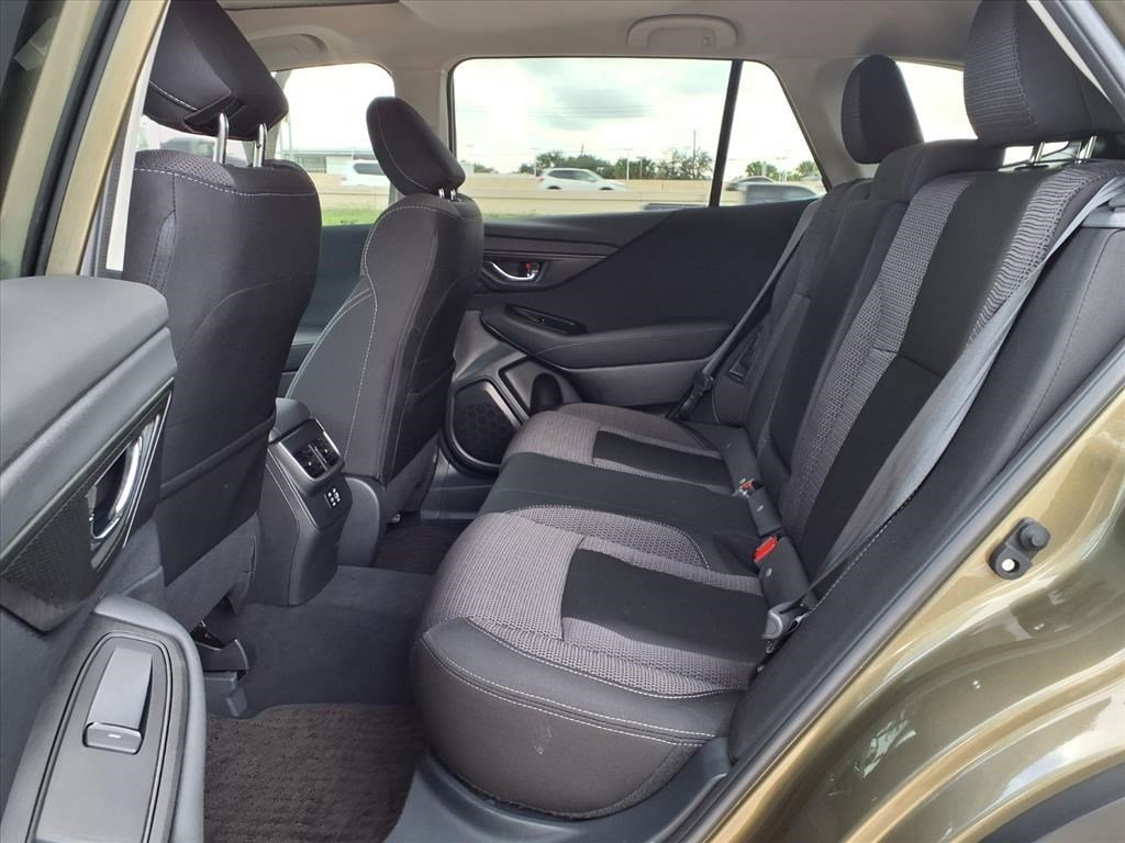 Used 2025 Subaru Outback Premium image 5