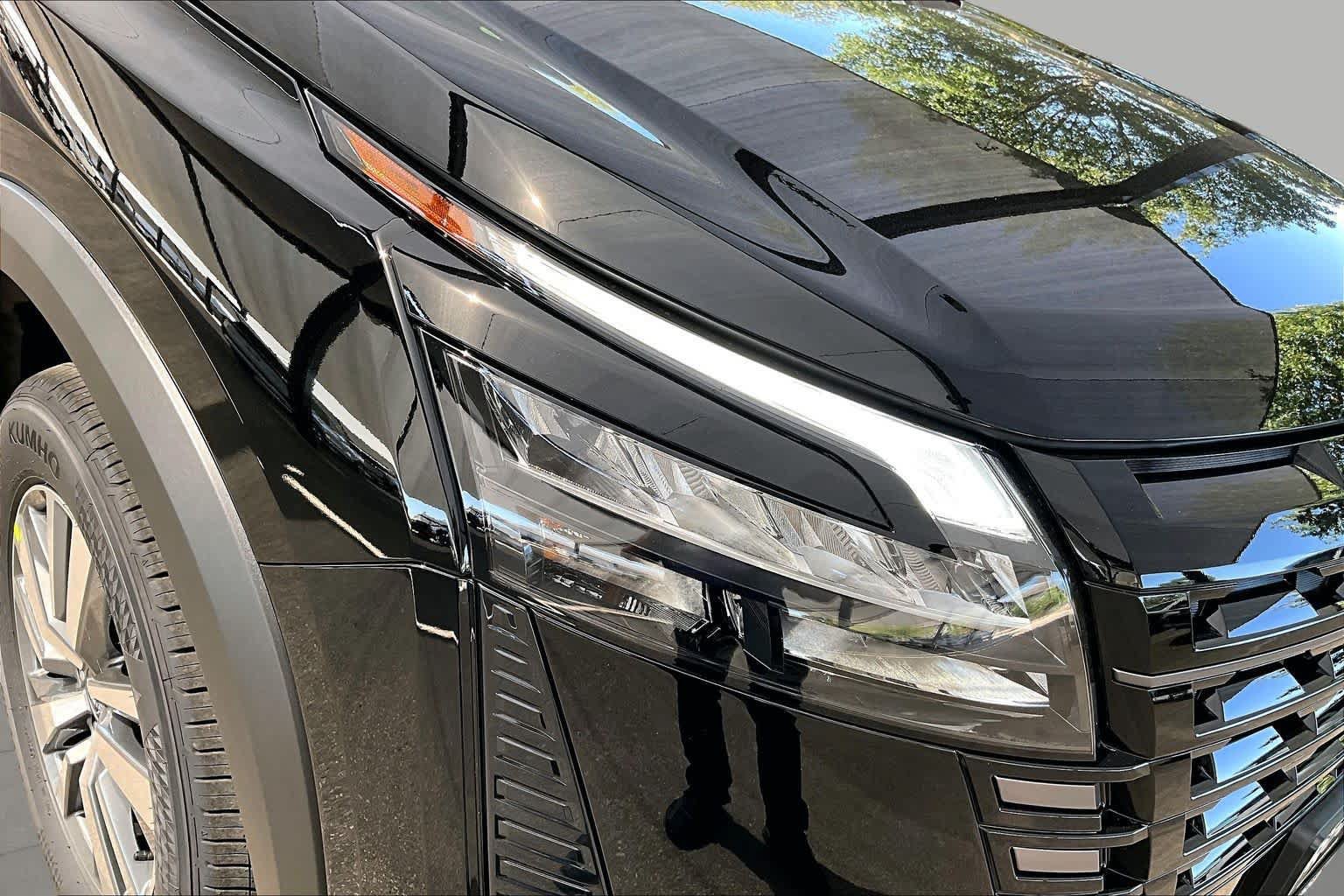 New 2026 Nissan Pathfinder SL FWD image 18