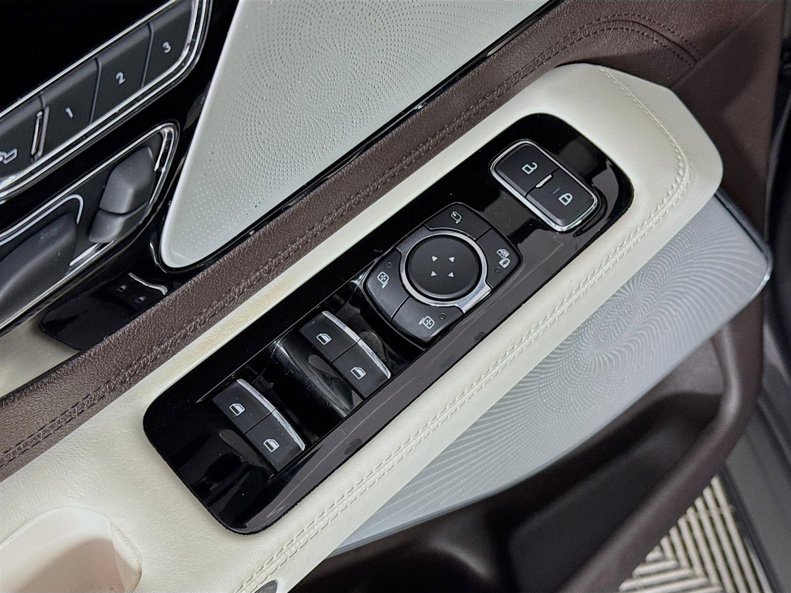 Used 2023 Lincoln Aviator Black Label w/ Dynamic Handling Package image 21