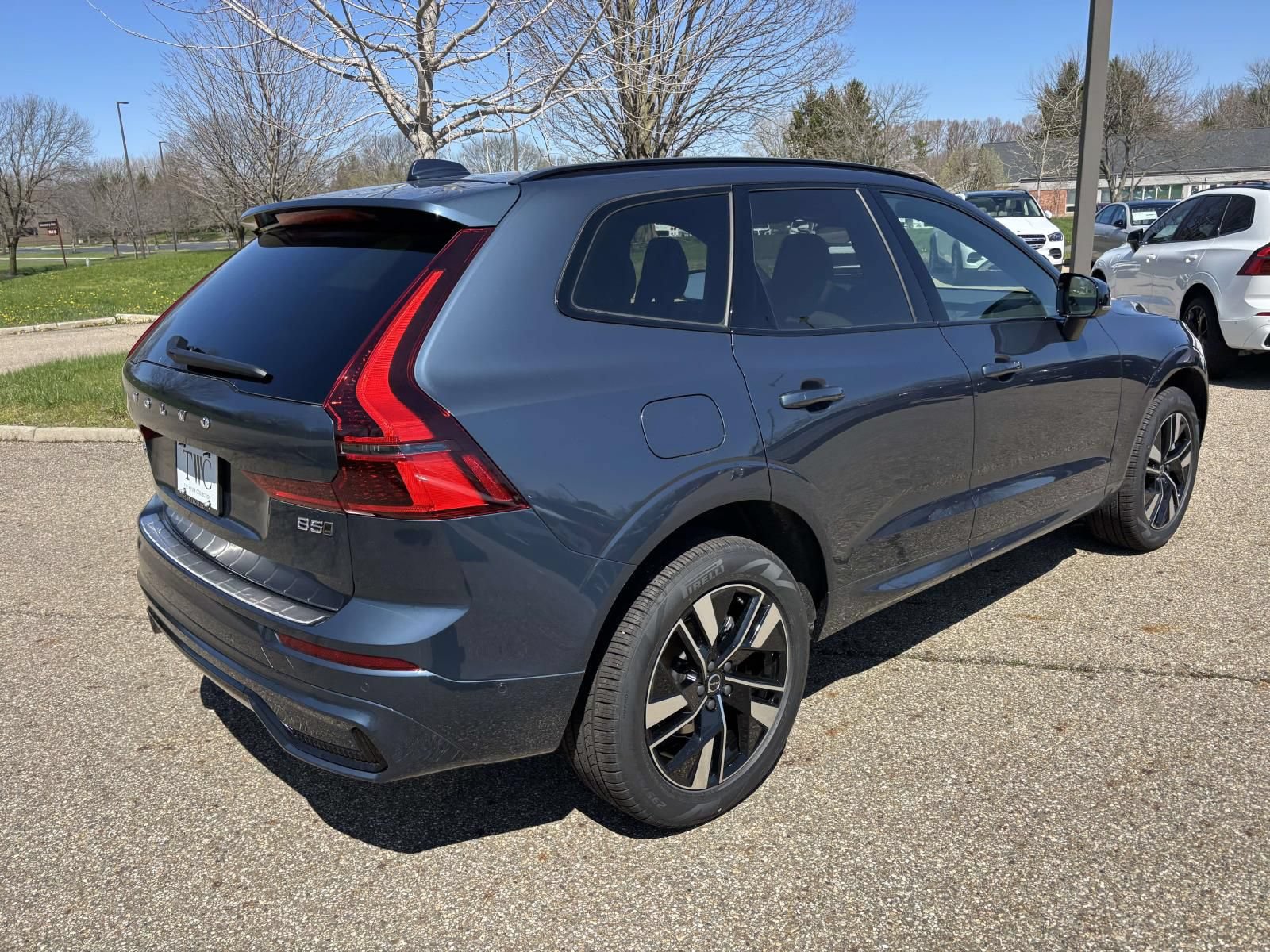 New 2026 Volvo XC60 B5 Plus w/ Protection Package Premier AWD/4WD image 5