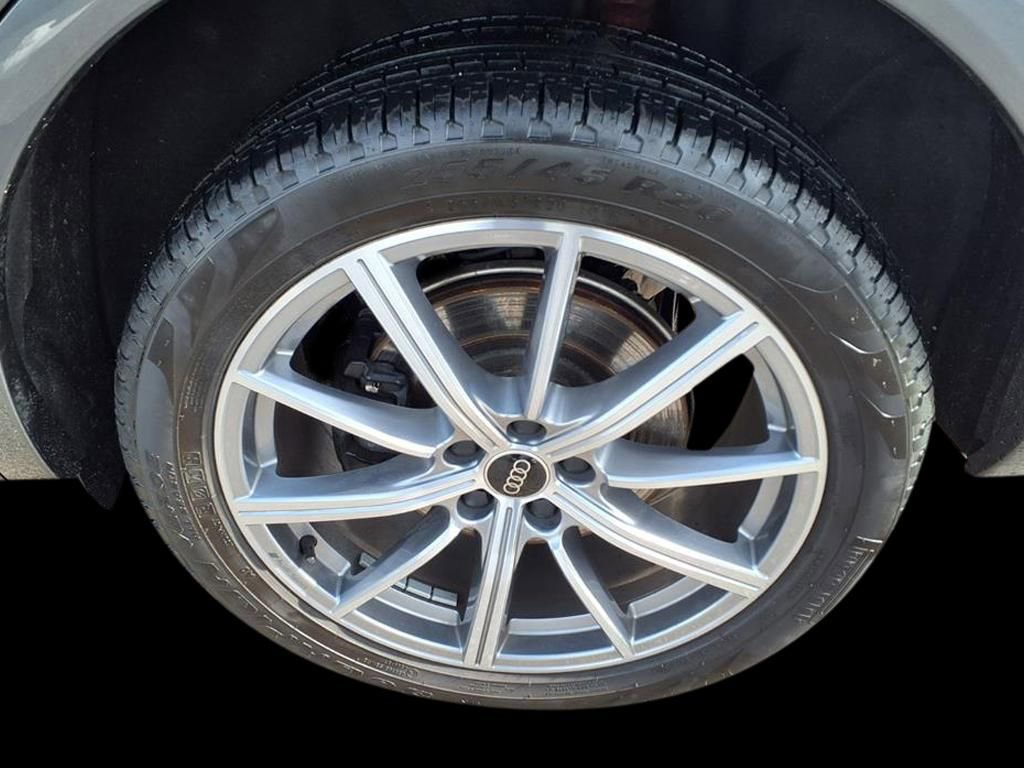 Used 2024 Audi SQ5 Prestige w/ Prestige Package image 6