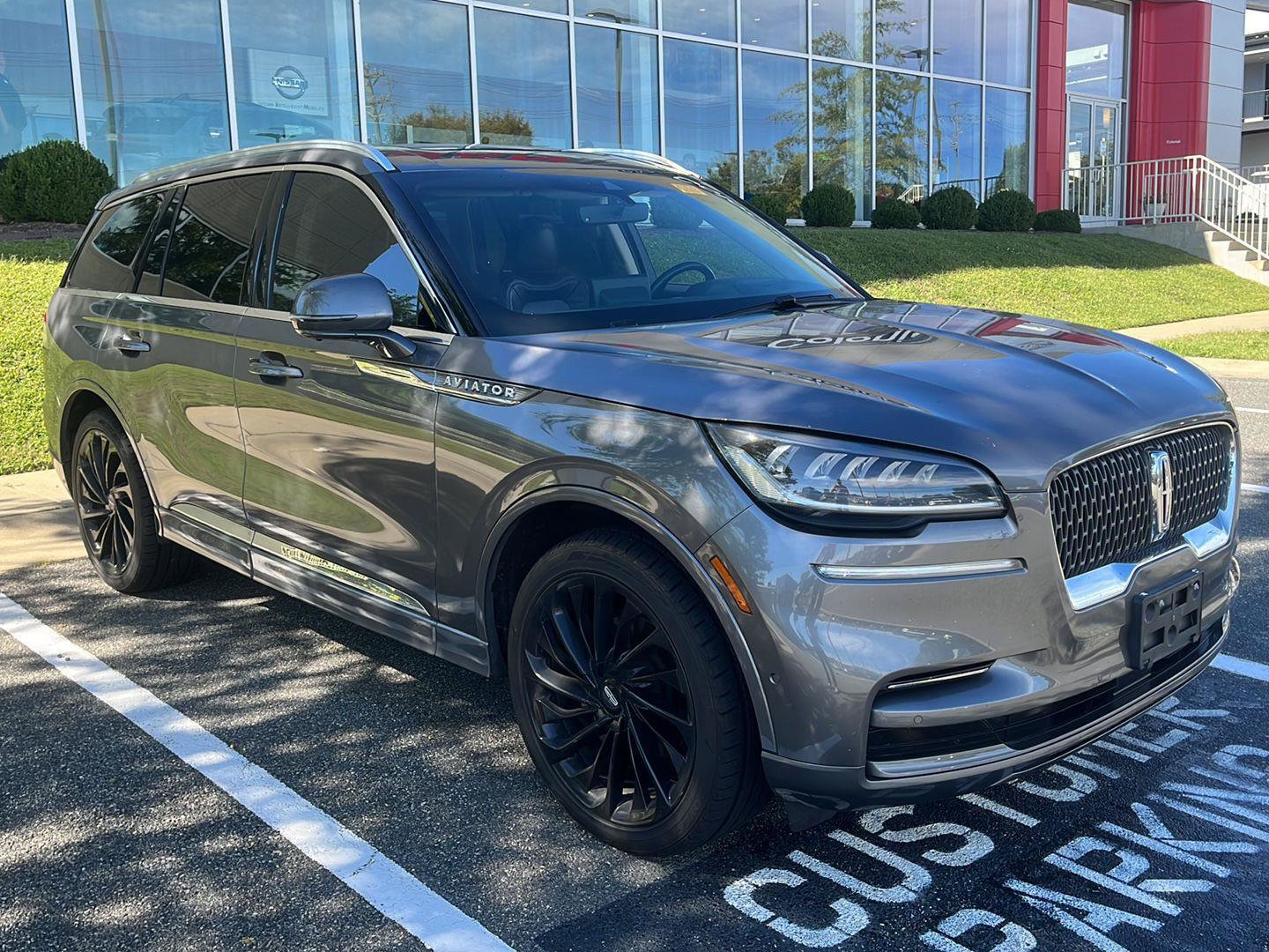 Used 2022 Lincoln Aviator Reserve w/ Equipment Group 201A AWD/4WD image 2