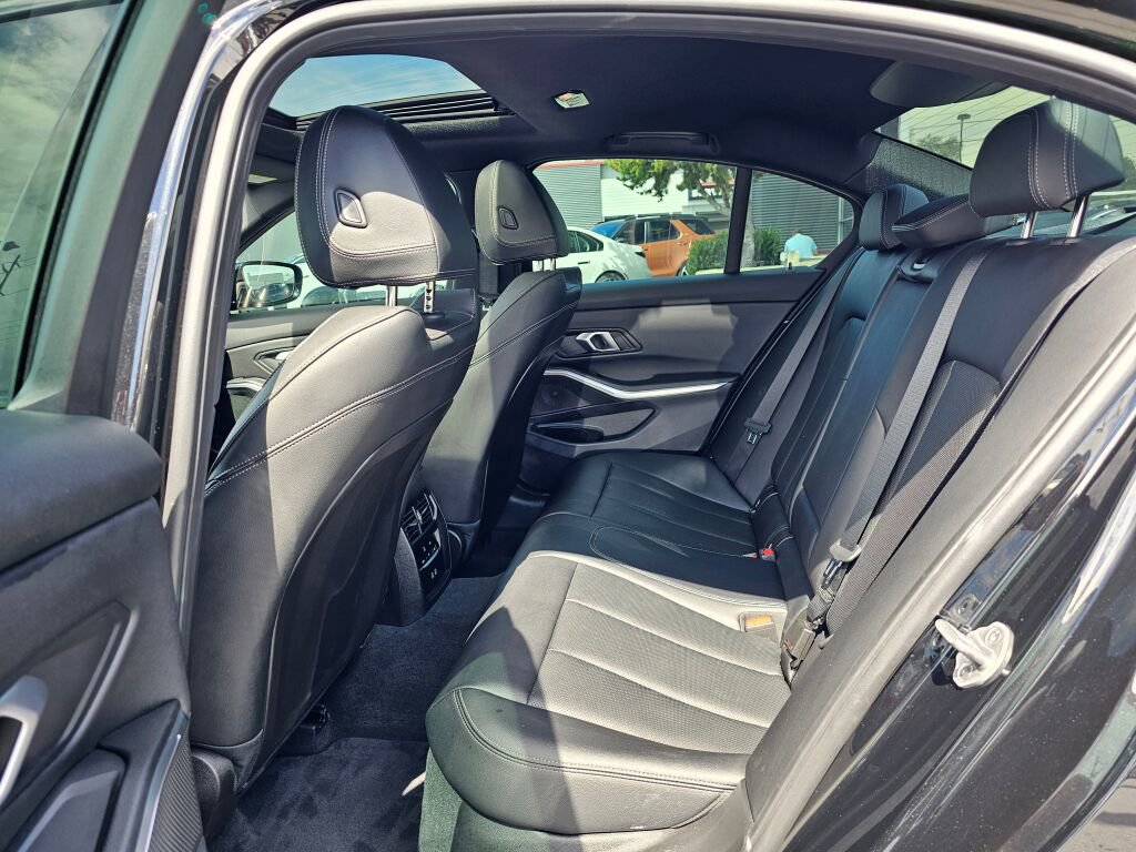 Used 2025 BMW 330i xDrive Sedan w/ M Sport Package image 15