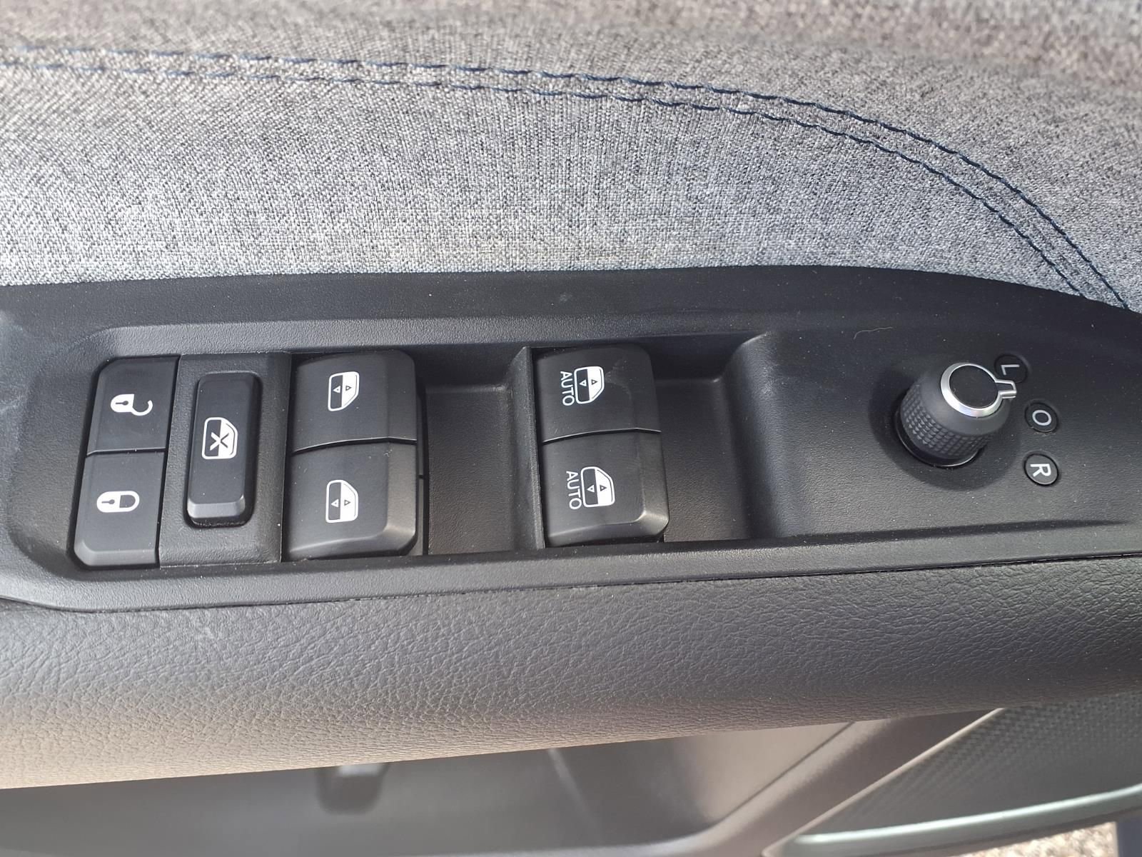 Used 2024 Jeep Compass Sport image 10