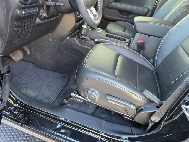 Used 2023 Jeep Wrangler Unlimited Sahara w/ Cold Weather Group image 39