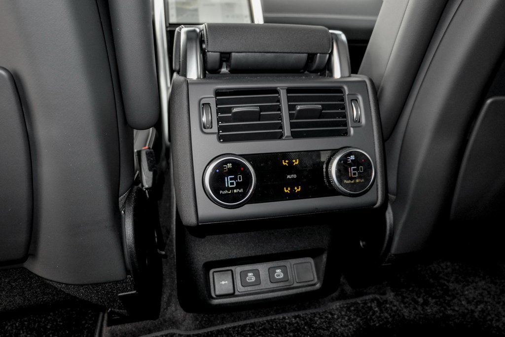 Used 2025 Land Rover Discovery Dynamic SE image 16