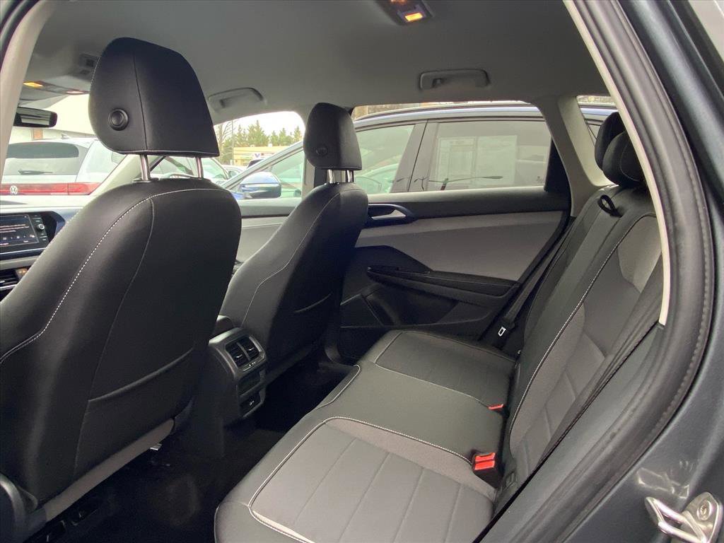 Certified 2024 Volkswagen Taos SE image 18