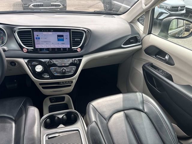 Used 2023 Chrysler Pacifica Touring-L FWD image 21