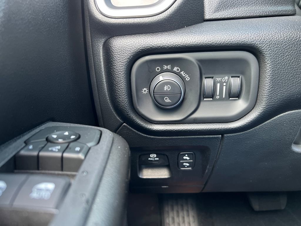 New 2026 RAM 1500 4x4 Crew Cab image 15