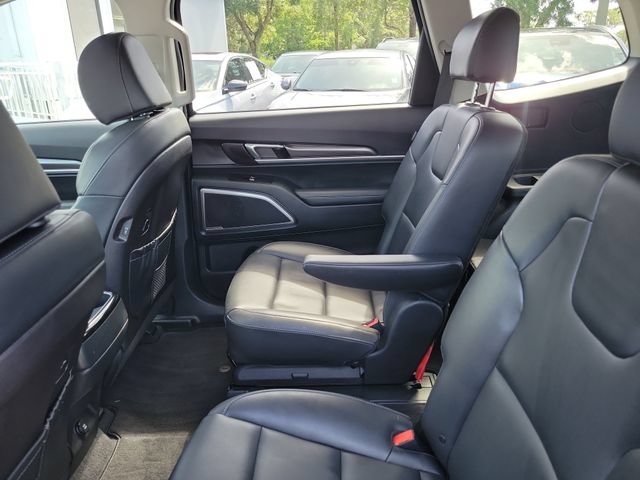 Used 2025 Kia Telluride S FWD image 14