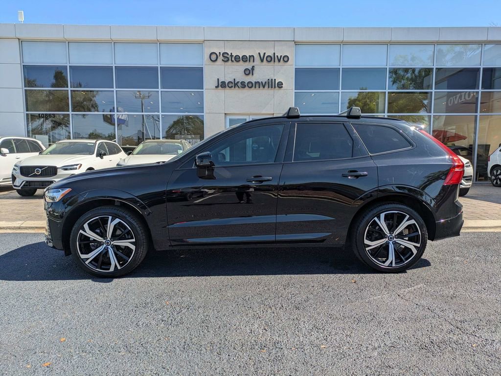 Used 2023 Volvo XC60 B5 Ultimate w/ Climate Package image 3