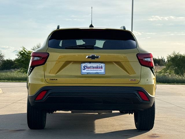 Used 2024 Chevrolet Trax RS w/ Sunroof Package FWD image 7