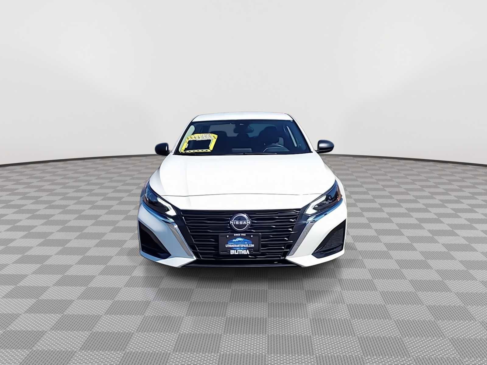Used 2025 Nissan Altima 2.5 SV FWD image 3